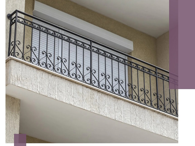 Балконные ограждения из металла и стекла в Чапаевске для домов