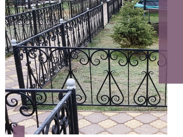 Кованые газонные ограждения под ключ в Чапаевске